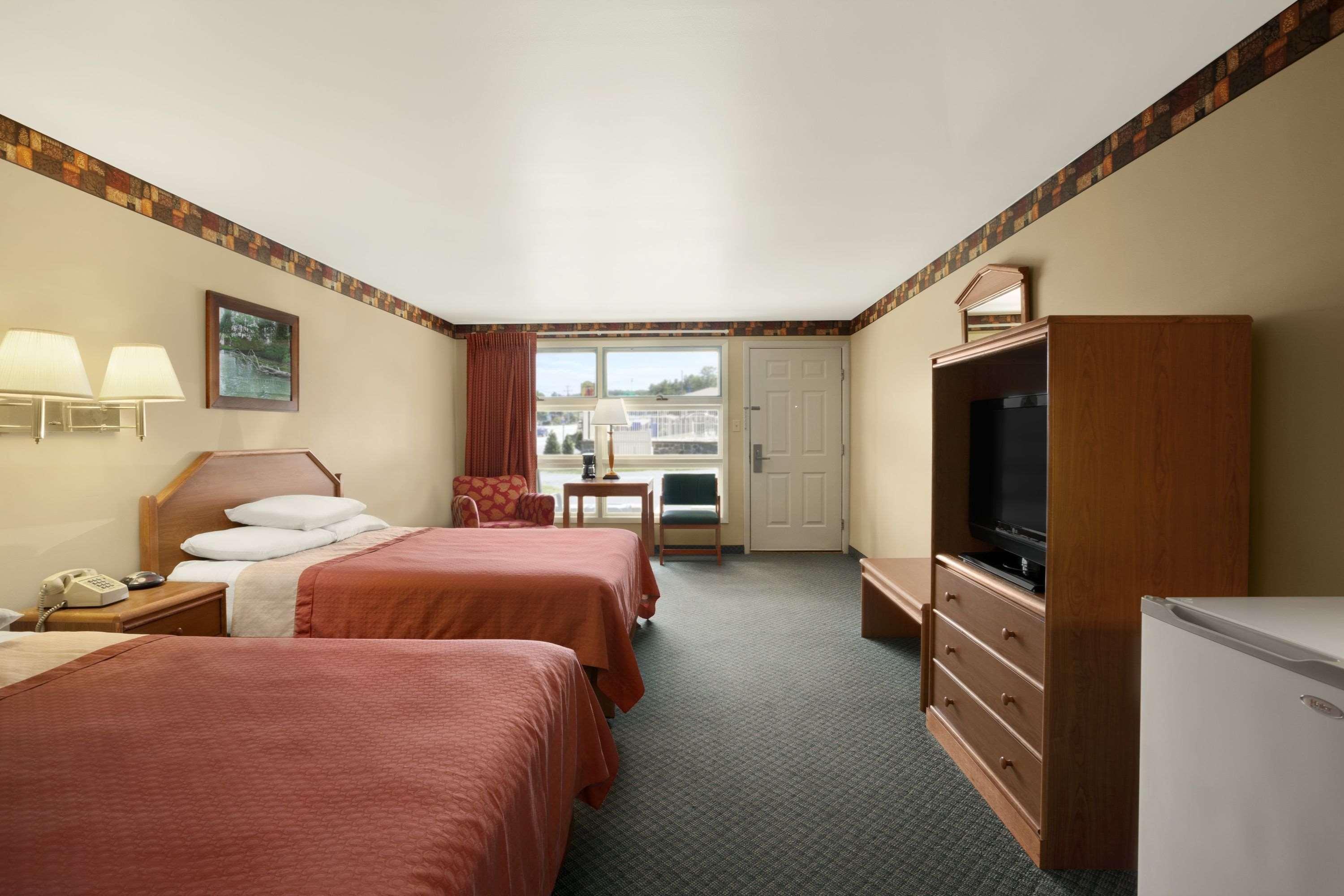 Super 8 By Wyndham Lake George/Downtown Exterior photo