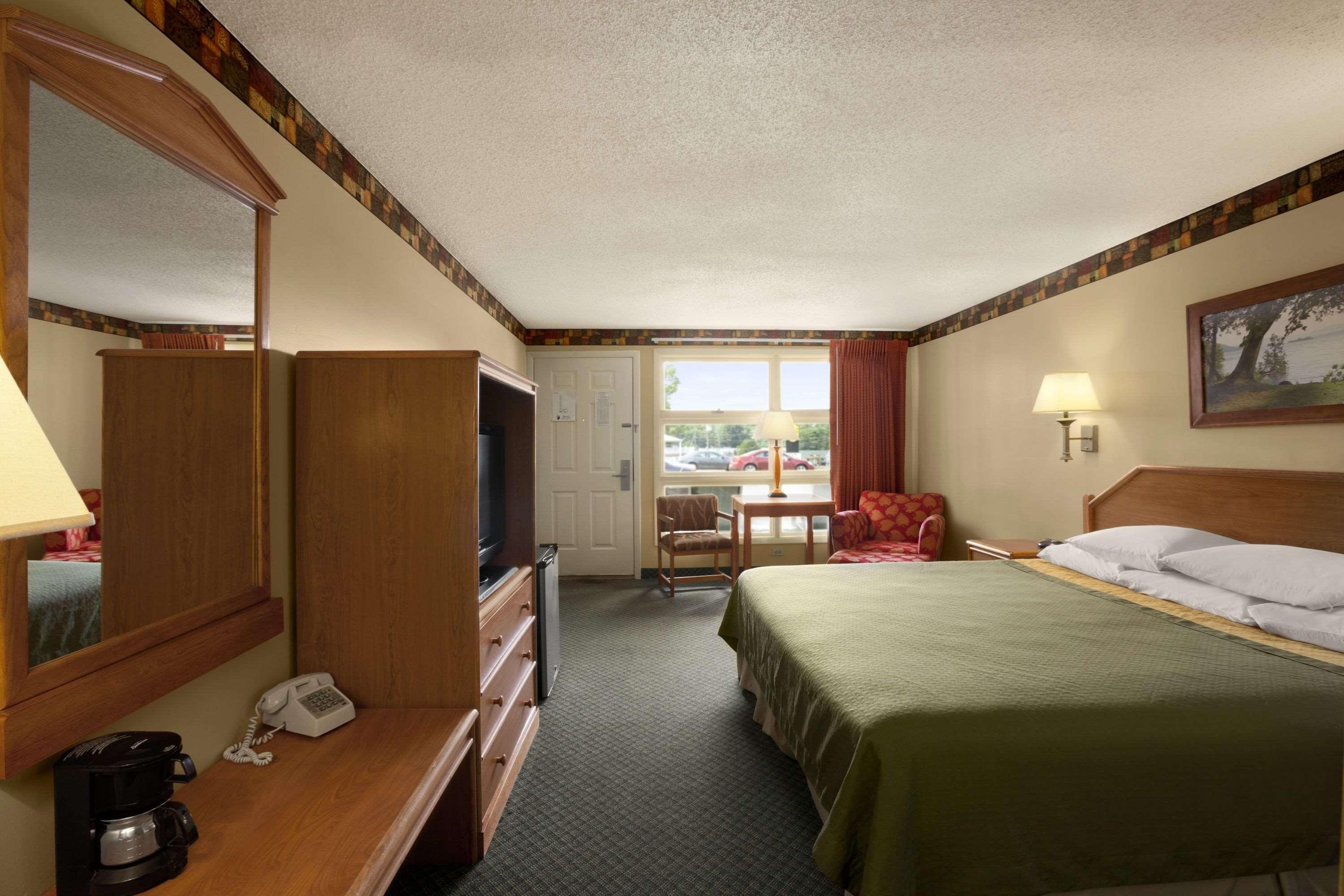 Super 8 By Wyndham Lake George/Downtown Exterior photo