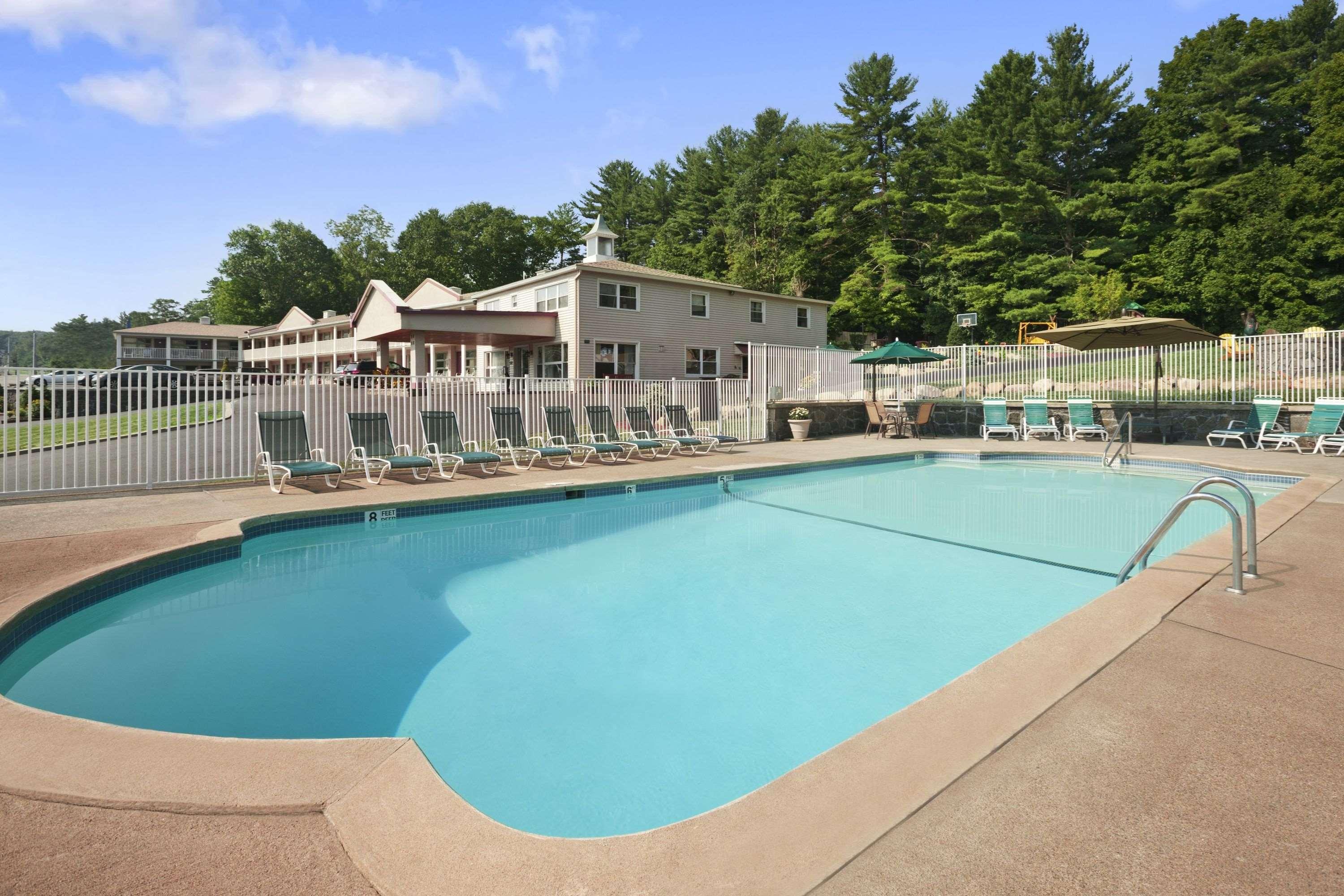 Super 8 By Wyndham Lake George/Downtown Exterior photo