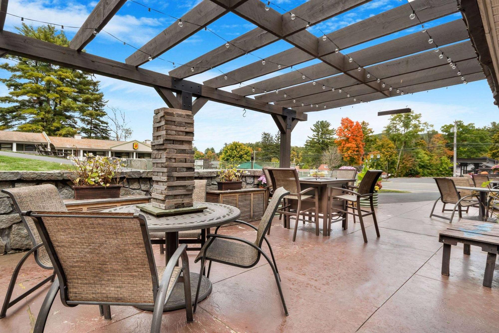 Super 8 By Wyndham Lake George/Downtown Exterior photo