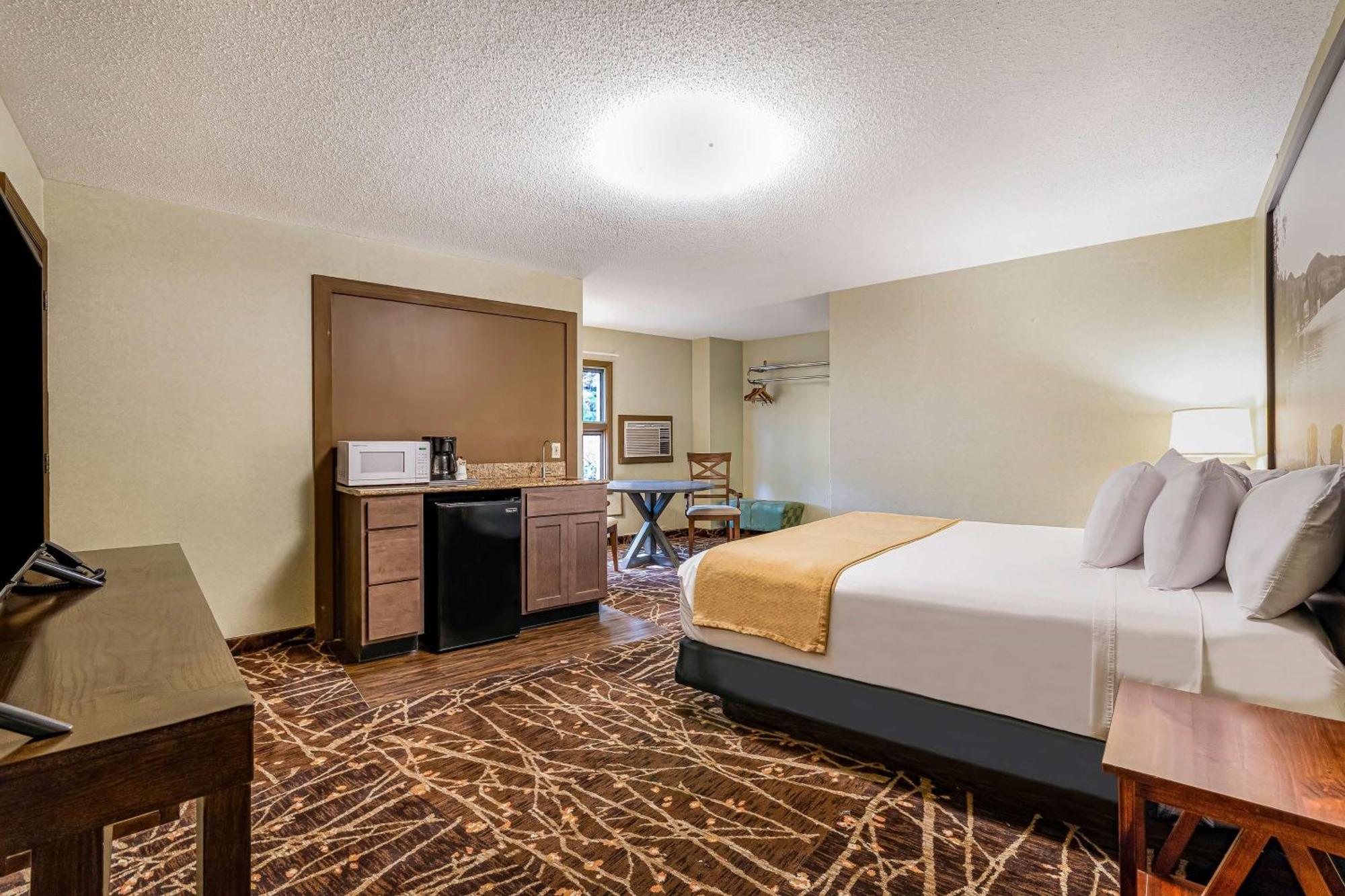 Super 8 By Wyndham Lake George/Downtown Exterior photo