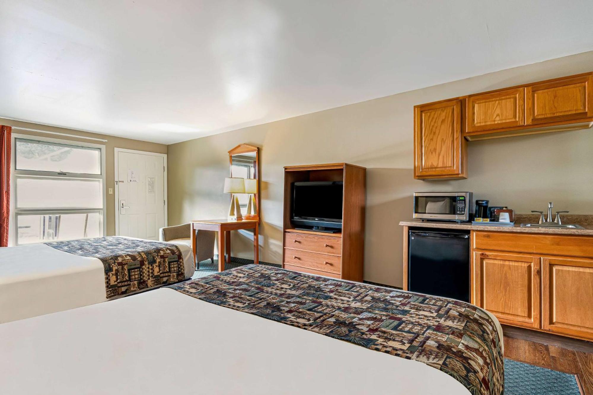 Super 8 By Wyndham Lake George/Downtown Exterior photo