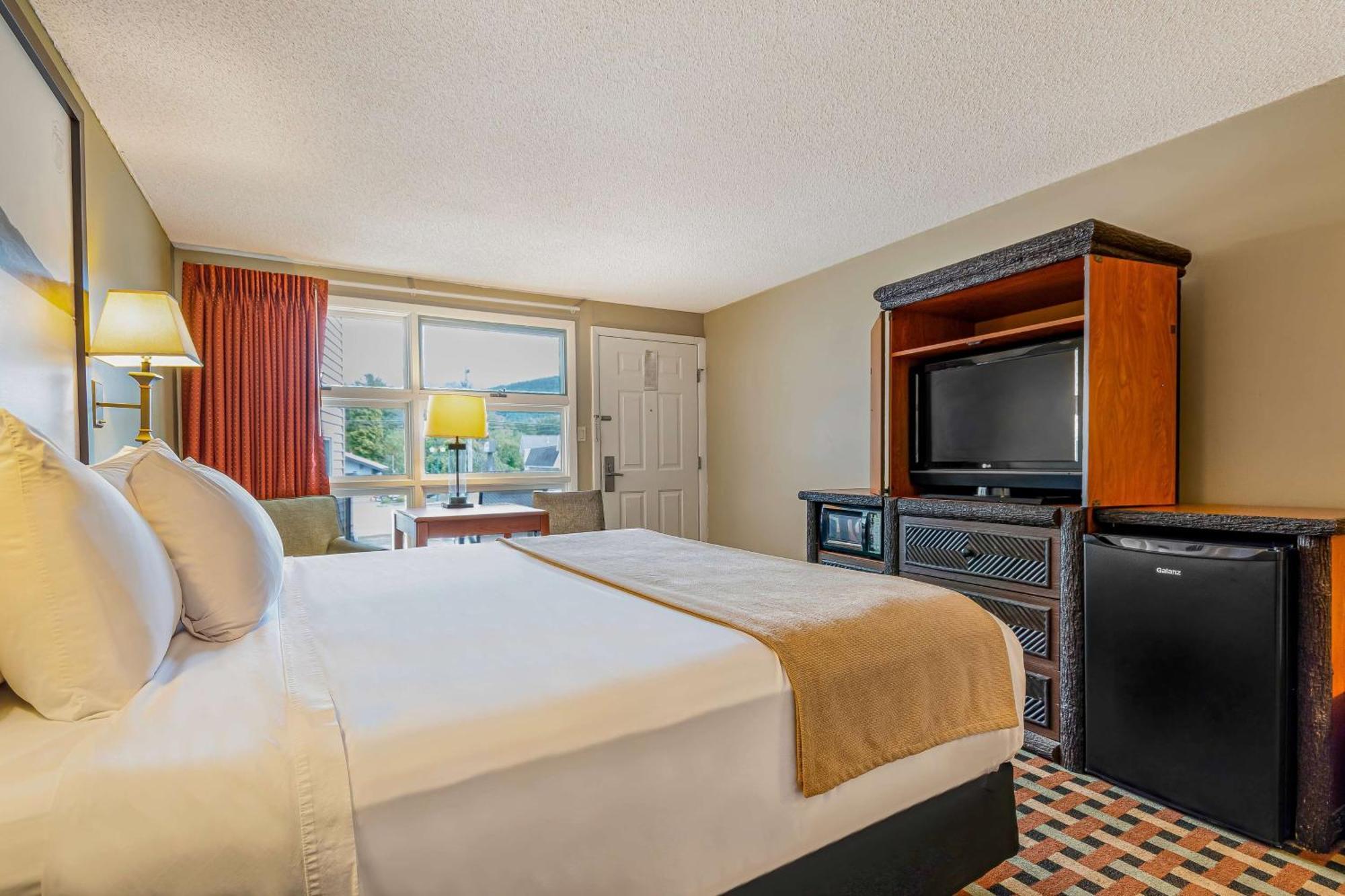 Super 8 By Wyndham Lake George/Downtown Exterior photo