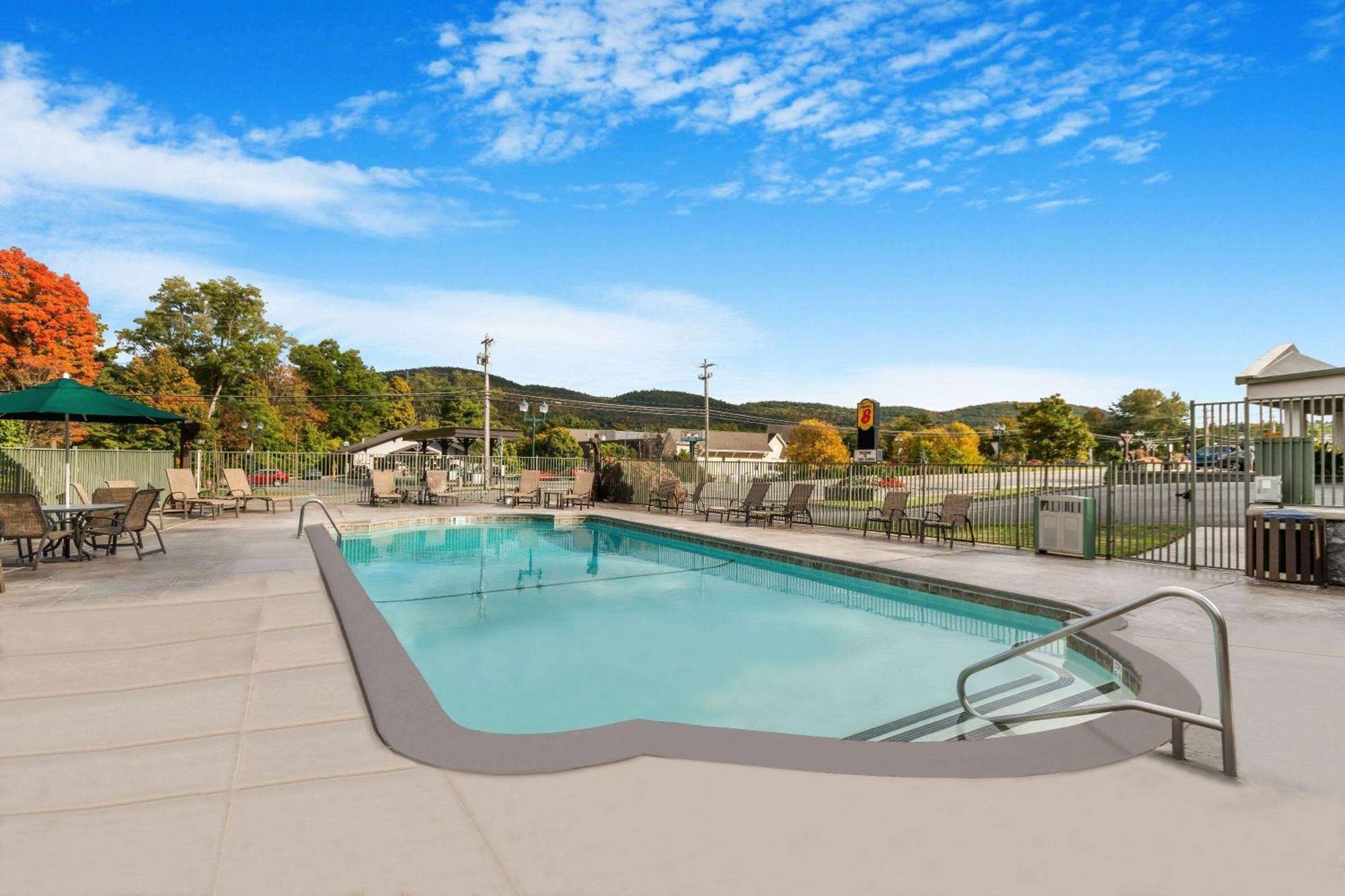 Super 8 By Wyndham Lake George/Downtown Exterior photo
