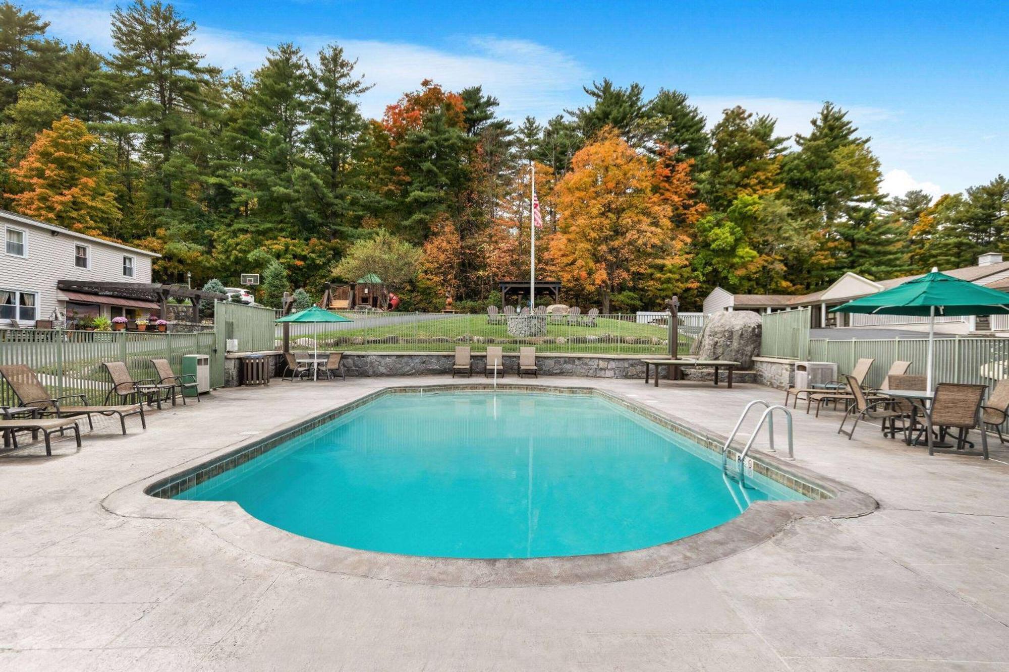 Super 8 By Wyndham Lake George/Downtown Exterior photo