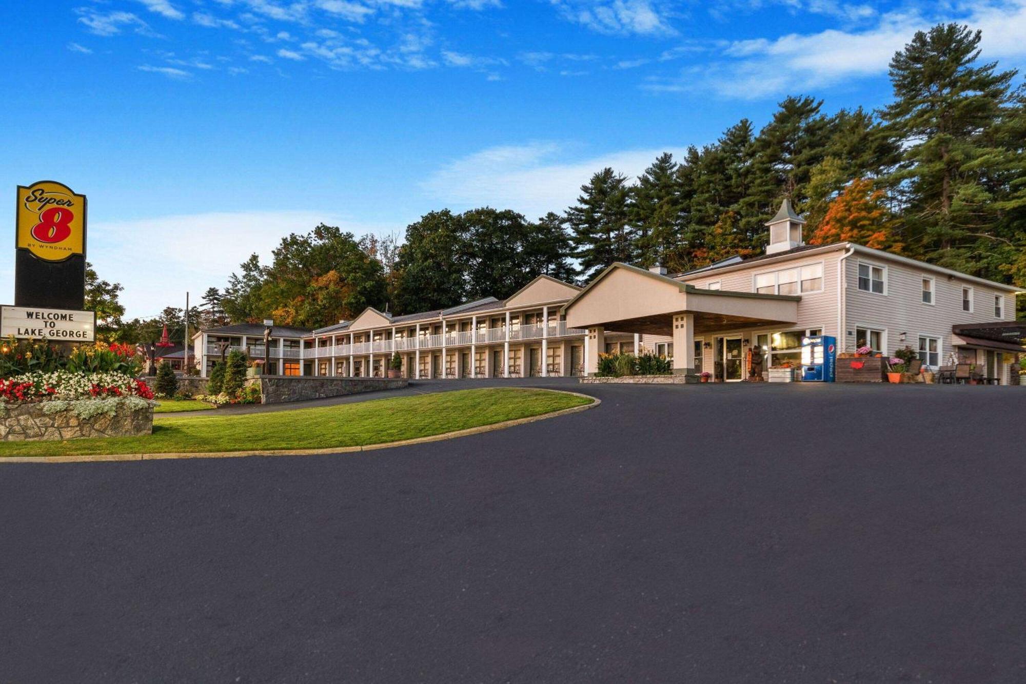 Super 8 By Wyndham Lake George/Downtown Exterior photo